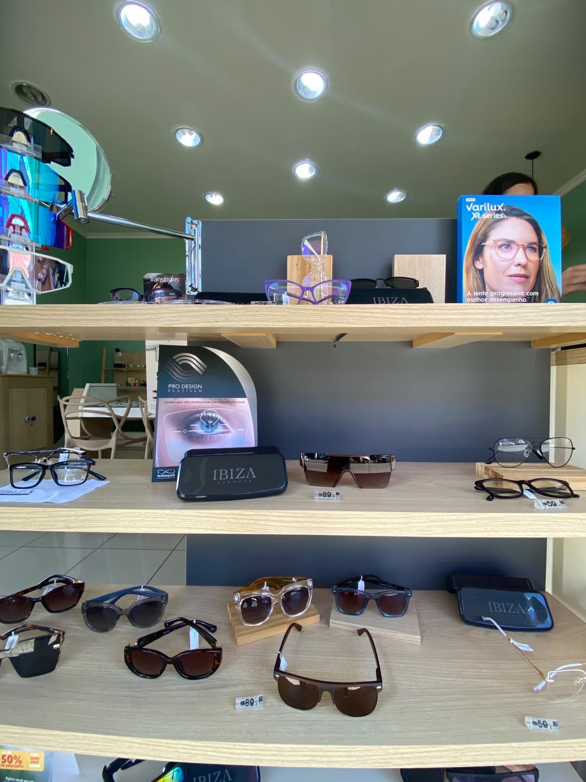 Interior da loja Ótica Ibiza